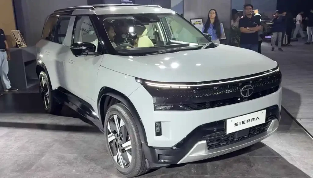 टाटा Sierra SUV चा संपूर्ण कारचा आधुनिक आणि आकर्षक व्यू, संपूर्ण बॉडीस्टाइल दर्शवत